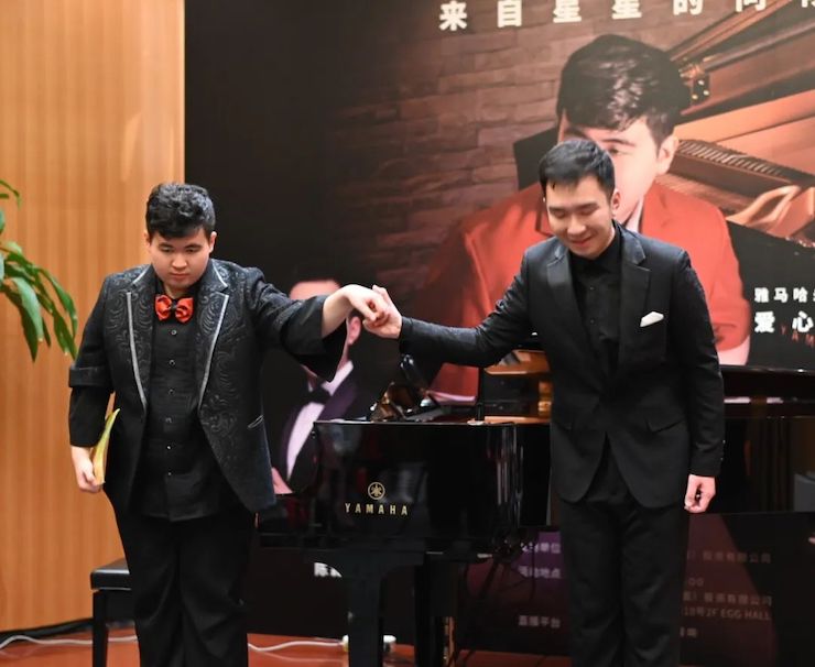 音乐双子星，点亮冬日激情！——千亿球友会未来艺术家刘明康爱心公益音乐沙龙